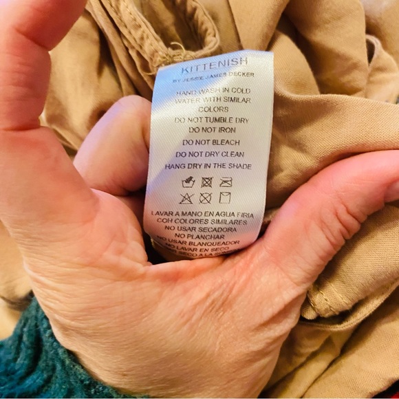 ⭐️ KITTENISH Beige Sleeveless Button Front Crop Jumpsuit - Picture 6 of 6